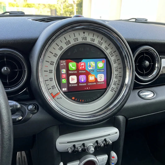 CarPlay sans fil sur l'écran rond d'origine d'une Mini Cooper R56 avec GPS d'origine, grâce au boîtier CarPlay
