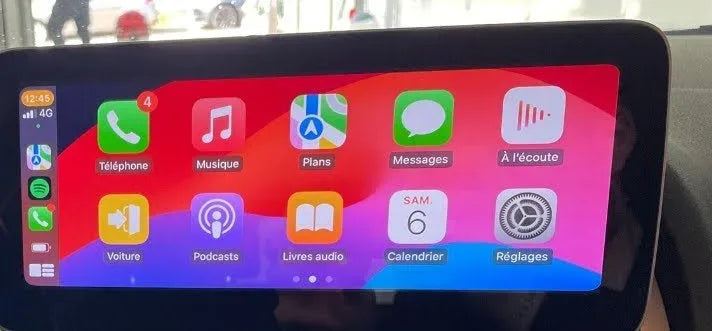 Écran 10,25 pouces installé en haut de la planche de bord d'une Audi A4 B8, identique à celle de l'A5 8T, Apple CarPlay en français