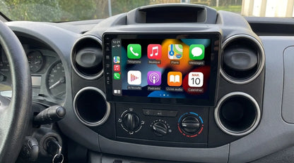 Simulation : autoradio CarPlay 9 pouces installé entre les aérateurs ronds d'un Citroën Berlingo 2, au-dessus de la climatisation, Apple CarPlay en français