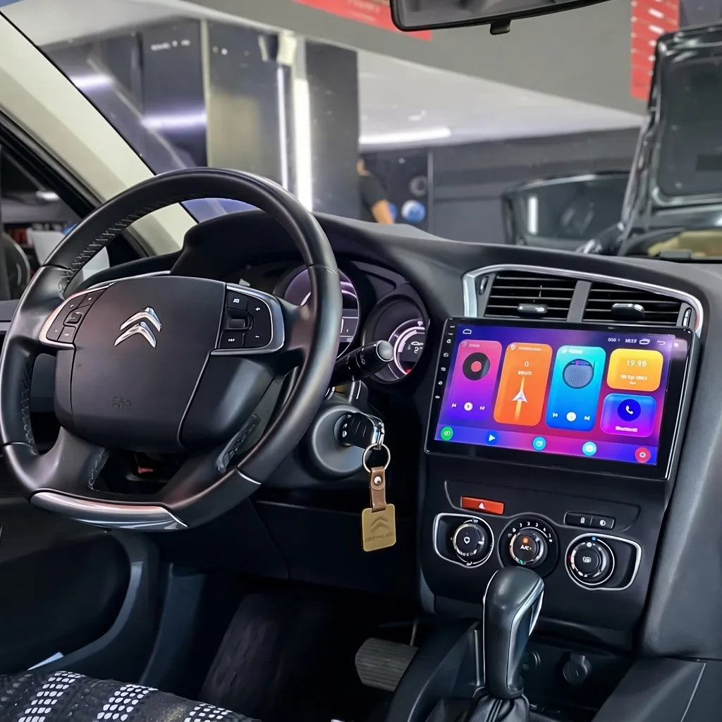 Autoradio CarPlay 10,1 pouces installé dans la console d'une Citroën C4