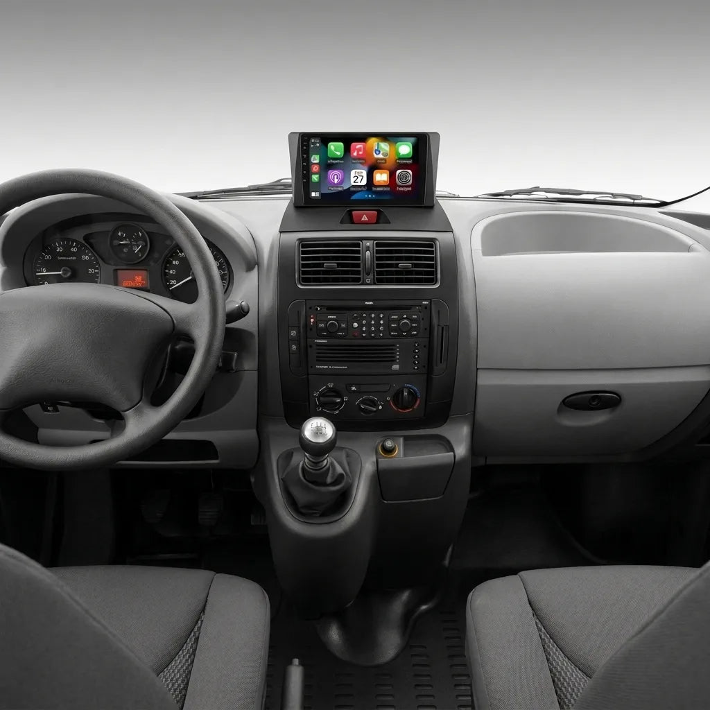 Autoradio CarPlay 9 pouces installé en haut du tableau de bord d'un Citroën Jumpy 2