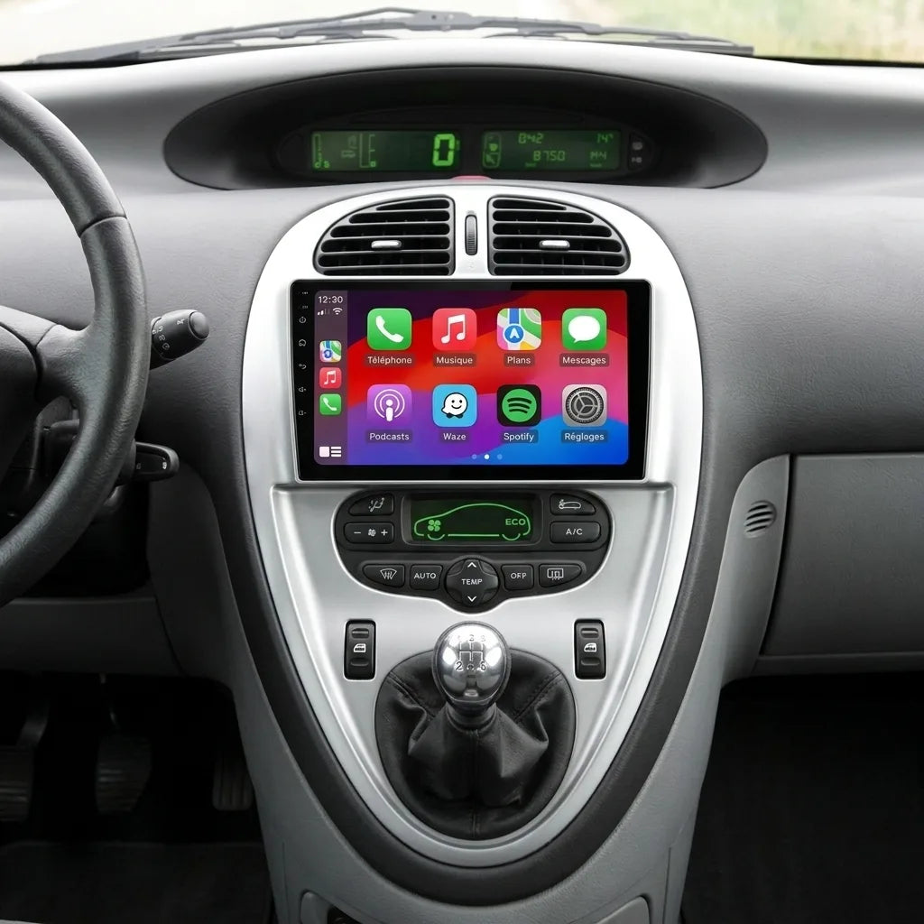 Autoradio CarPlay 9 pouces installé dans la console d'une Citroën Xsara Picasso
