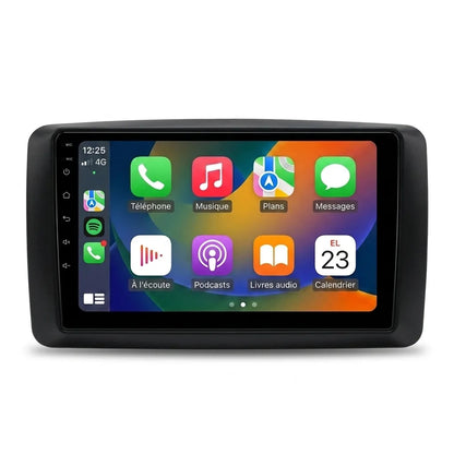 Autoradio CarPlay Android Auto Ford Focus 2 phase 2 (2008-2011), écran tactile 9 pouces avec cadre noir, vue de face sur fond blanc
