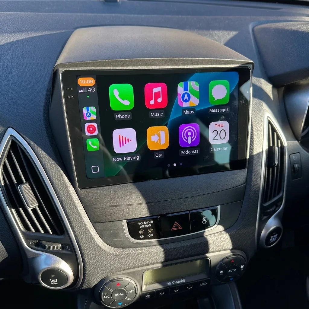 Autoradio CarPlay 9 pouces installé dans le tableau de bord d'un Hyundai ix35 2010-2015, interface Apple CarPlay à l'écran