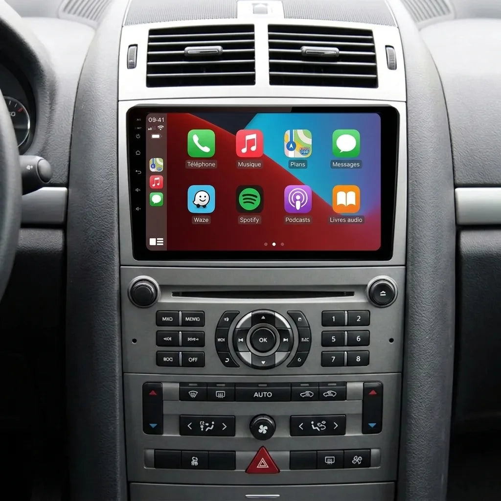 Autoradio CarPlay 9 pouces installé dans la console d'une Peugeot 407