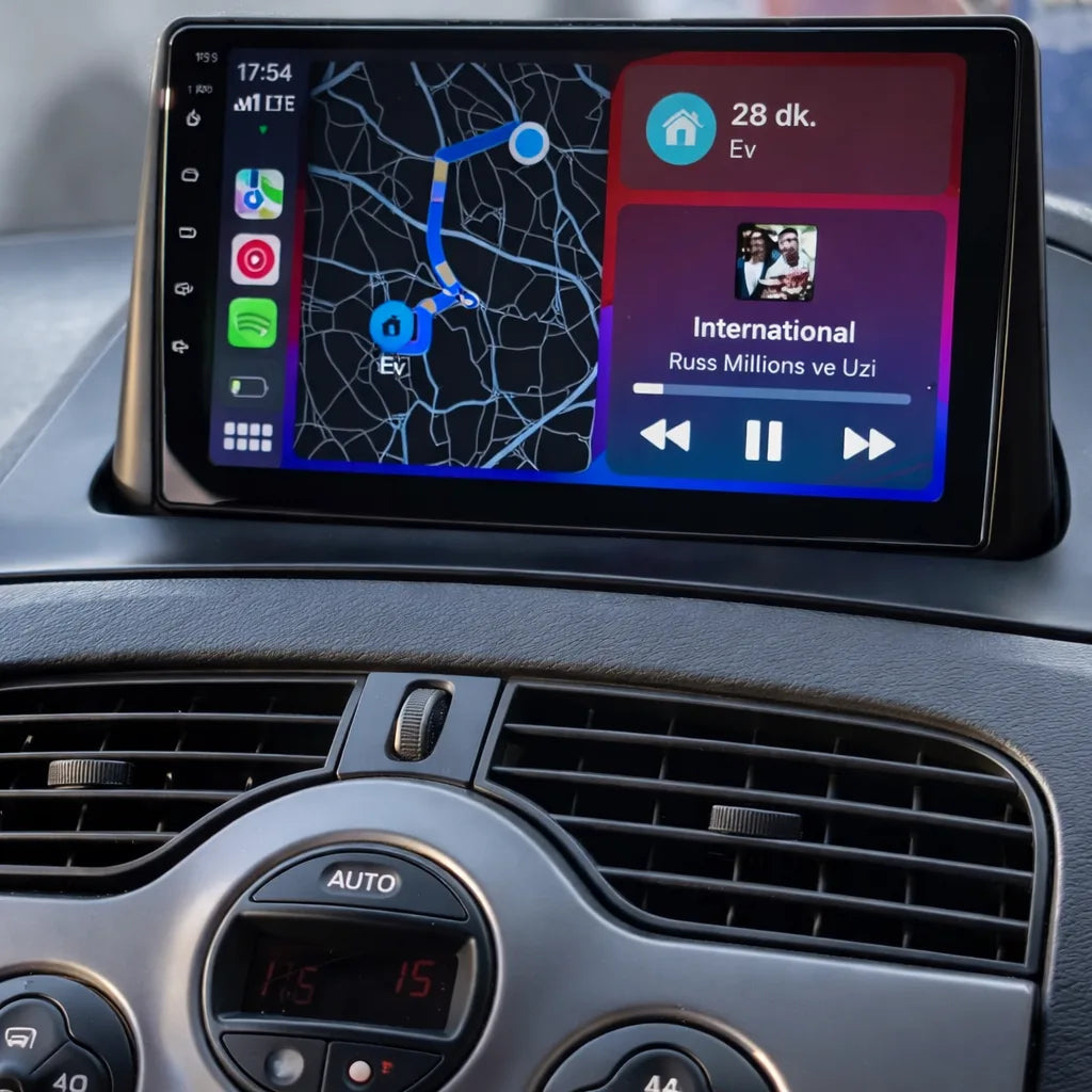 Autoradio CarPlay 9 pouces installé à la place de l'afficheur, en haut de la planche de bord d'un Renault Kangoo 2
