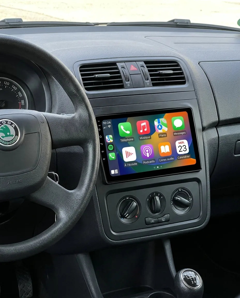 Simulation : autoradio CarPlay 9 pouces installé dans la console d'une Skoda Fabia 2 (2007-2014), Apple CarPlay en français
