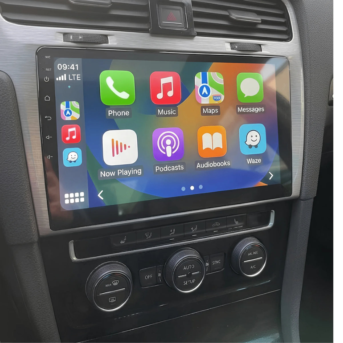 Autoradio CarPlay 10.1 pouces installé dans le tableau de bord d'une Volkswagen Golf 7