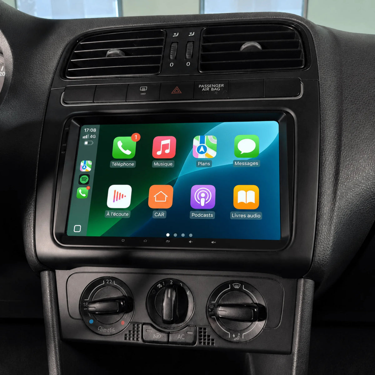 Autoradio CarPlay 9 pouces installé dans la console centrale d'une Volkswagen Polo 5 6R (2009-2014), interface Apple CarPlay