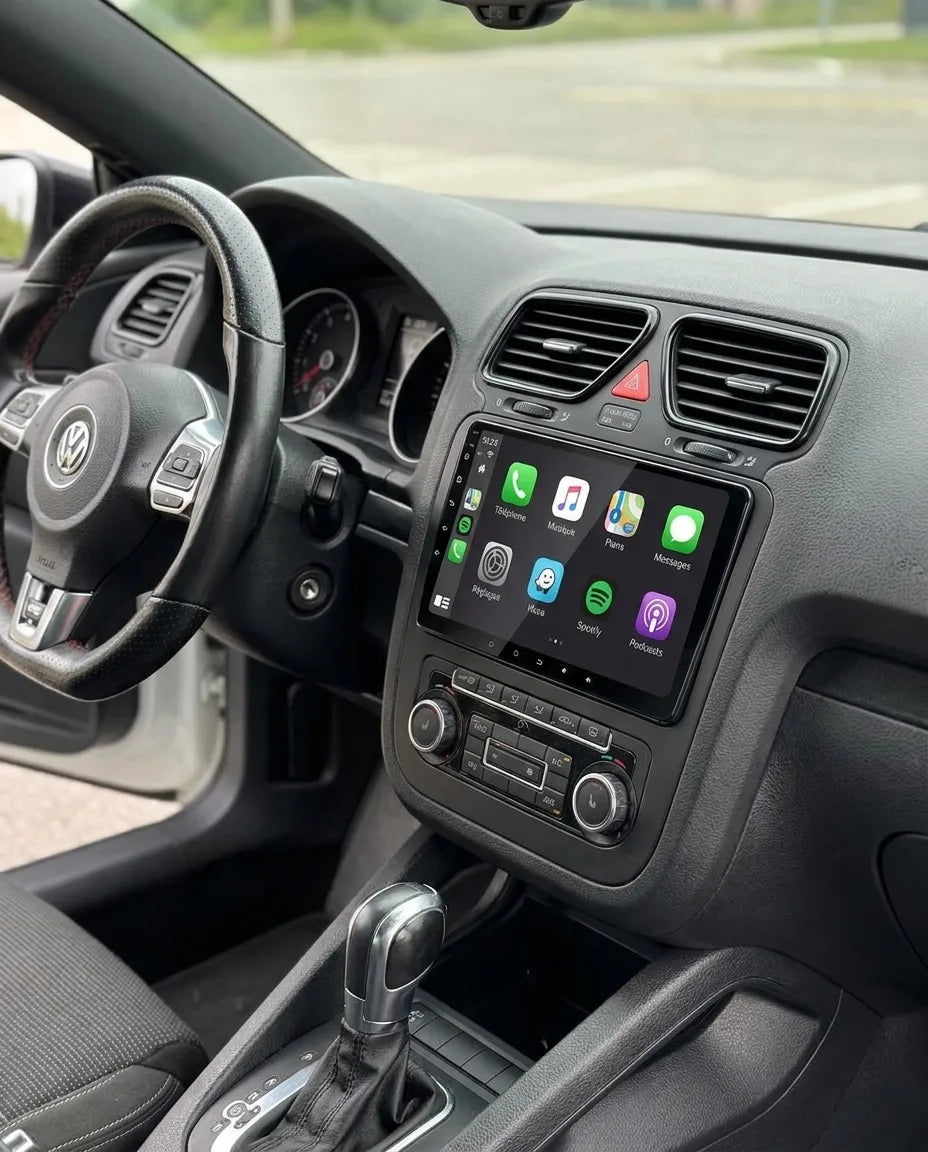 Simulation : autoradio CarPlay 9 pouces installé dans la console d'une Volkswagen Scirocco (2008-2017), Apple CarPlay en français