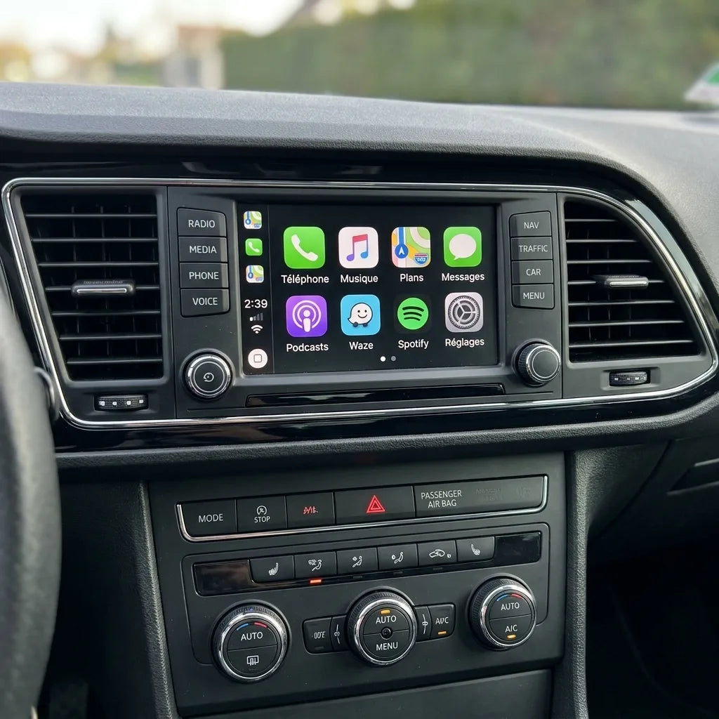 Boîtier CarPlay sans fil Seat Leon 3 : Apple CarPlay affiché sur l'écran Seat d'origine, touches et climatisation d'origine conservées